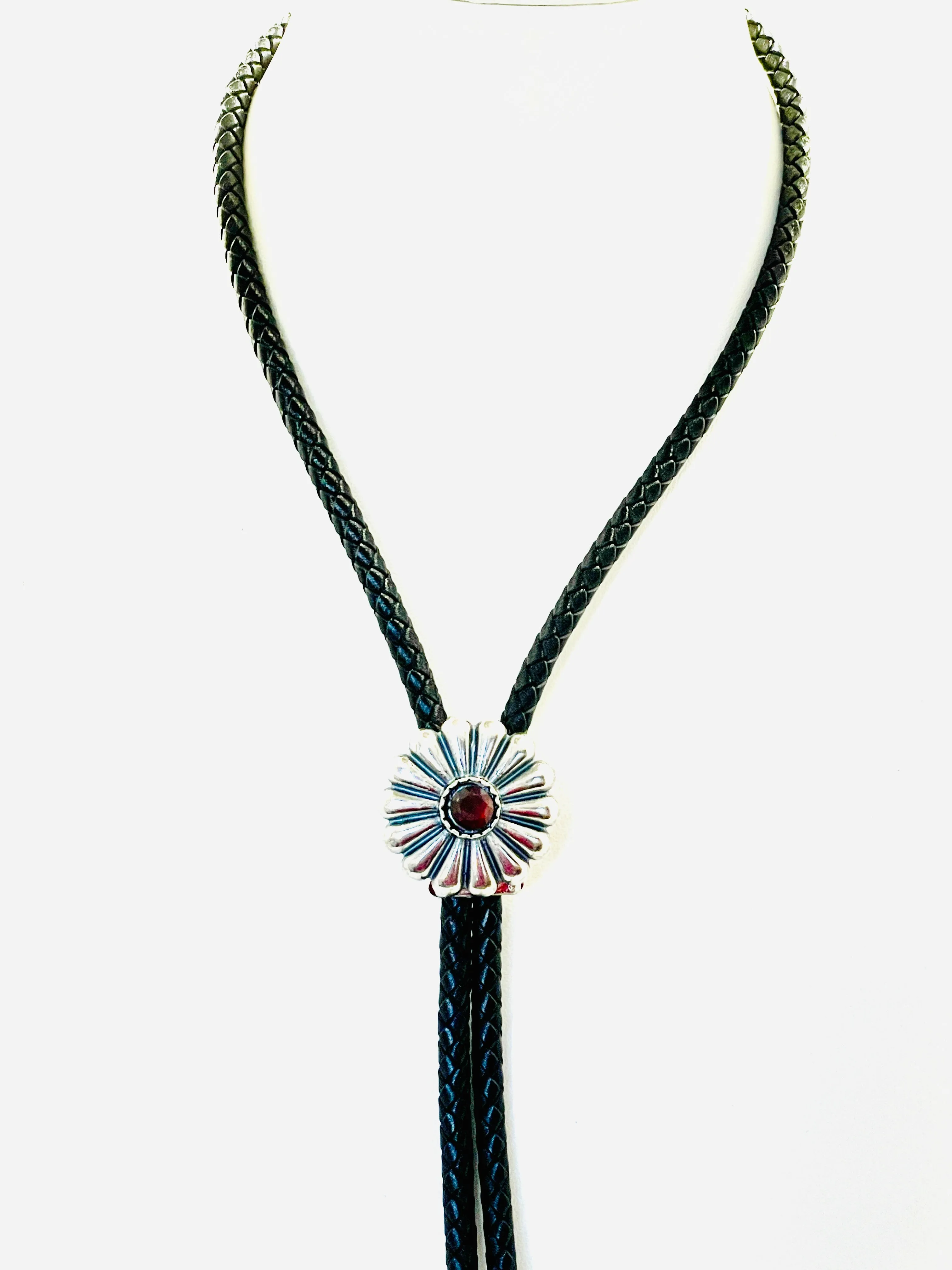 GARNET BOLO