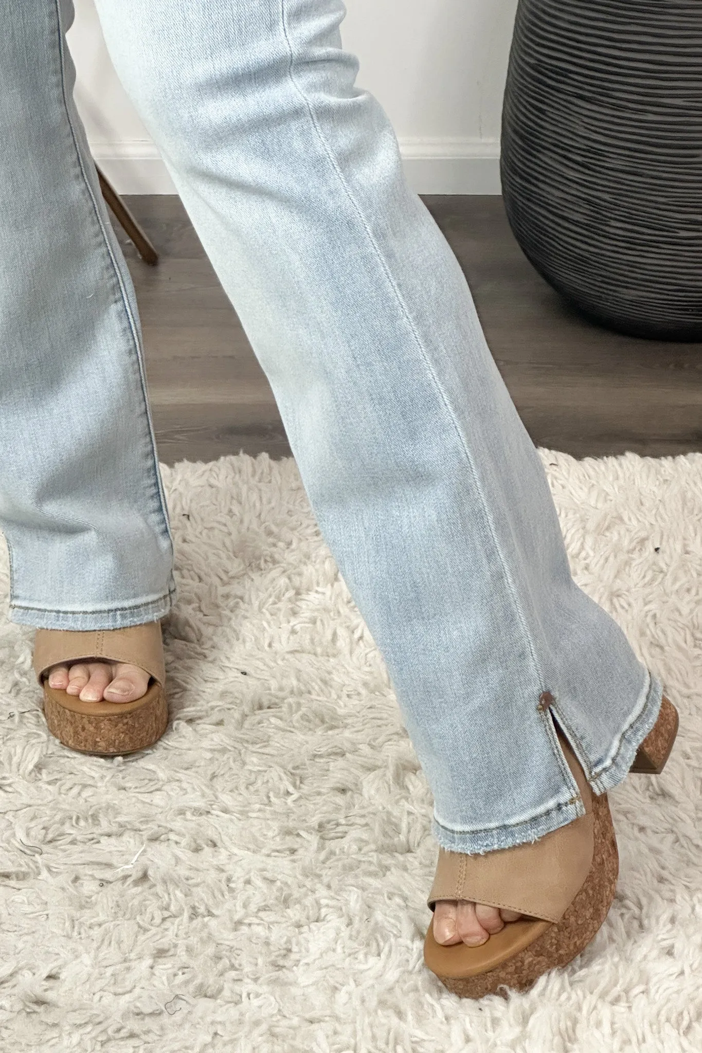 Judy Blue Lenaya Side Slit Jeans : Light Wash